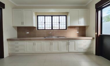 4 Bedroom House with spacious Garden for RENT in Angeles City Pampanga