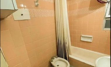 Monoambiente dividido con balcón en venta en plaza Colón