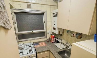 Monoambiente dividido con balcón en venta en plaza Colón