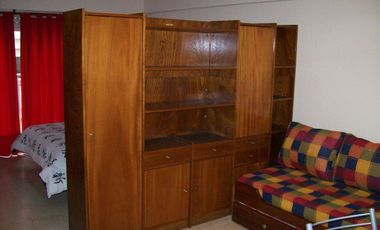 Monoambiente dividido con balcón en venta en plaza Colón