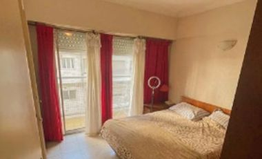 Monoambiente dividido con balcón en venta en plaza Colón