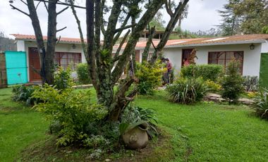 Venta de Cabañas con piscinas en Otavalo, 26.000 m2