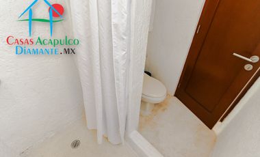 Hermosa casa en renta vacacional. Con alberca y jardín privados. Vista al mar