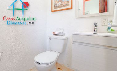 Hermosa casa en renta vacacional. Con alberca y jardín privados. Vista al mar