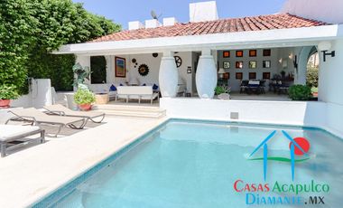 Hermosa casa en renta vacacional. Con alberca y jardín privados. Vista al mar
