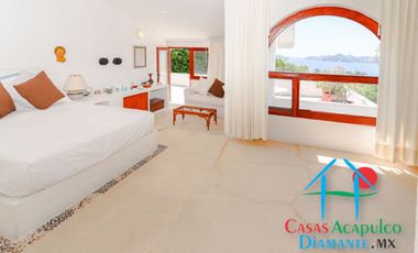 Hermosa casa en renta vacacional. Con alberca y jardín privados. Vista al mar