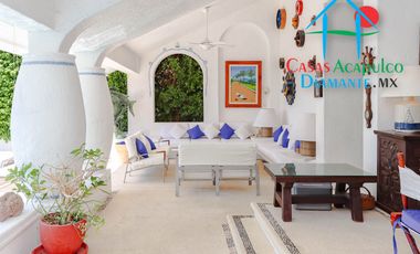 Hermosa casa en renta vacacional. Con alberca y jardín privados. Vista al mar
