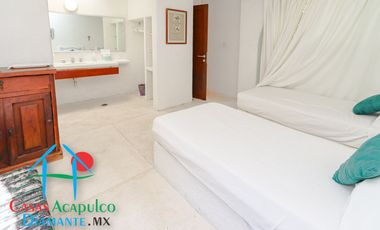 Hermosa casa en renta vacacional. Con alberca y jardín privados. Vista al mar