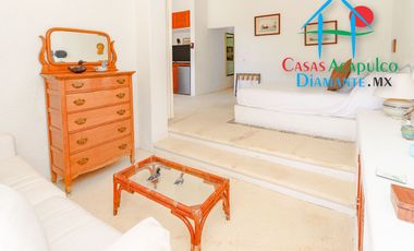 Hermosa casa en renta vacacional. Con alberca y jardín privados. Vista al mar