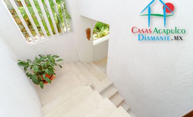 Hermosa casa en renta vacacional. Con alberca y jardín privados. Vista al mar