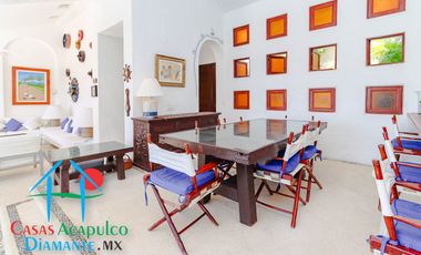 Hermosa casa en renta vacacional. Con alberca y jardín privados. Vista al mar