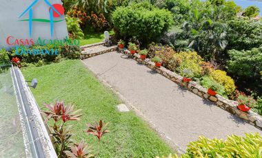 Hermosa casa en renta vacacional. Con alberca y jardín privados. Vista al mar