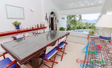 Hermosa casa en renta vacacional. Con alberca y jardín privados. Vista al mar