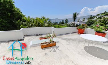 Hermosa casa en renta vacacional. Con alberca y jardín privados. Vista al mar