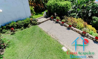 Hermosa casa en renta vacacional. Con alberca y jardín privados. Vista al mar
