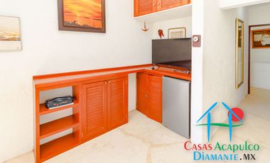 Hermosa casa en renta vacacional. Con alberca y jardín privados. Vista al mar