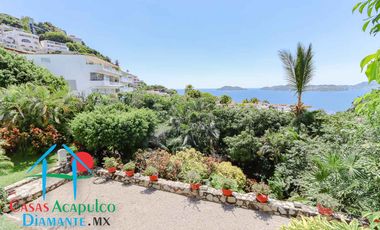 Hermosa casa en renta vacacional. Con alberca y jardín privados. Vista al mar