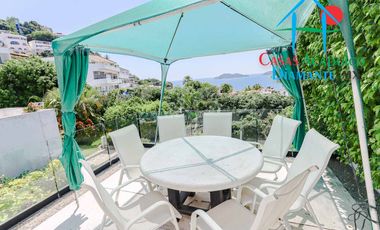 Hermosa casa en renta vacacional. Con alberca y jardín privados. Vista al mar