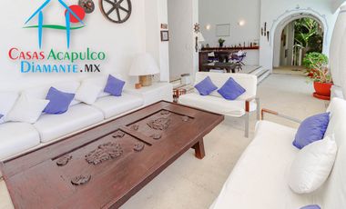 Hermosa casa en renta vacacional. Con alberca y jardín privados. Vista al mar