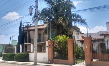 HERMOSA CASA EN ZONA RESIDENCIAL TEQUISQUIAPAN. (RESIDENCIAL DE TEQUISQUIAPANQUERETARO)