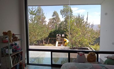 CELDAS FOTOVOLTAICAS  4 Recámaras  una en planta baja, dos con vestidor y baño completo.