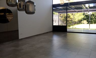 CELDAS FOTOVOLTAICAS  4 Recámaras  una en planta baja, dos con vestidor y baño completo.