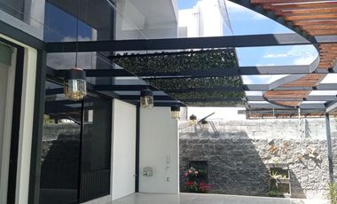 CELDAS FOTOVOLTAICAS  4 Recámaras  una en planta baja, dos con vestidor y baño completo.