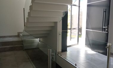 CELDAS FOTOVOLTAICAS  4 Recámaras  una en planta baja, dos con vestidor y baño completo.