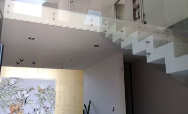 CELDAS FOTOVOLTAICAS  4 Recámaras  una en planta baja, dos con vestidor y baño completo.