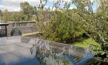 CELDAS FOTOVOLTAICAS  4 Recámaras  una en planta baja, dos con vestidor y baño completo.