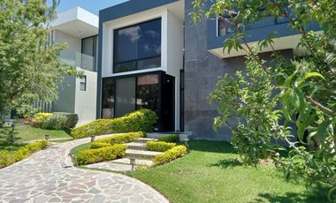 CELDAS FOTOVOLTAICAS  4 Recámaras  una en planta baja, dos con vestidor y baño completo.