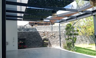 CELDAS FOTOVOLTAICAS  4 Recámaras  una en planta baja, dos con vestidor y baño completo.