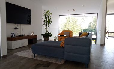 CELDAS FOTOVOLTAICAS  4 Recámaras  una en planta baja, dos con vestidor y baño completo.