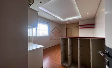 FOR RENT Newly Renovated and Spacious 3 Bedroom Unit in Platinum1000 in Greenhills near EDSA - RC40