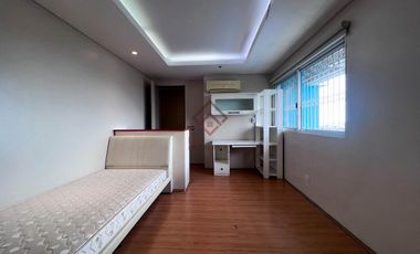 FOR RENT Newly Renovated and Spacious 3 Bedroom Unit in Platinum1000 in Greenhills near EDSA - RC40
