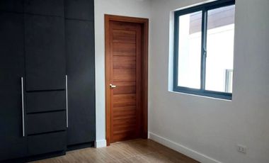 6 bedroom Modern design house for sale in Greenwoods Executive Village
