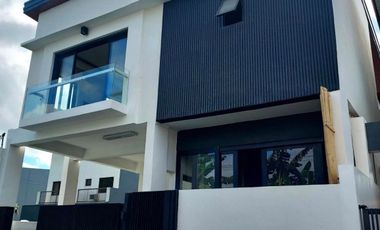 6 bedroom Modern design house for sale in Greenwoods Executive Village