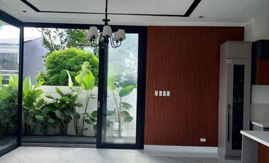 6 bedroom Modern design house for sale in Greenwoods Executive Village