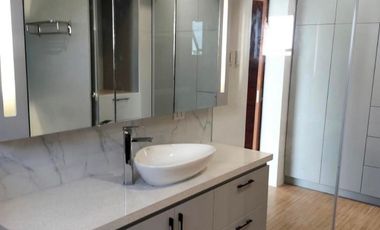 6 bedroom Modern design house for sale in Greenwoods Executive Village