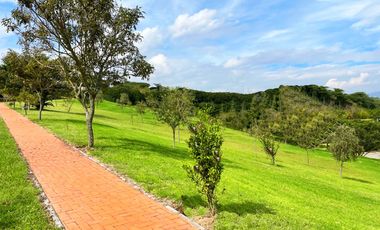 HERMOSO TERRENO DE VENTA EN LA QUINTA CUMBAYÁ!!