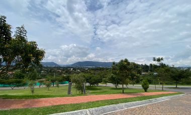 HERMOSO TERRENO DE VENTA EN LA QUINTA CUMBAYÁ!!