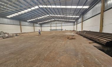 bodega amplia de 2,300m2 📍Ubicación: FRAMBOYANES ENTRE LAS TORRES Y ARRAYANES
