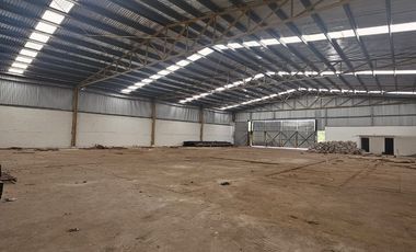 bodega amplia de 2,300m2 📍Ubicación: FRAMBOYANES ENTRE LAS TORRES Y ARRAYANES