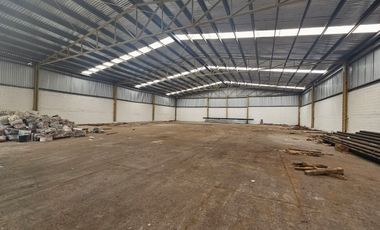 bodega amplia de 2,300m2 📍Ubicación: FRAMBOYANES ENTRE LAS TORRES Y ARRAYANES