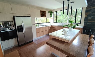 Beautiful One Level Home with Mountain Views Surrounded by Nature - Gated Community