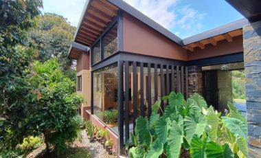 Beautiful One Level Home with Mountain Views Surrounded by Nature - Gated Community