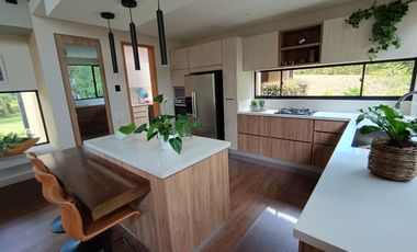 Beautiful One Level Home with Mountain Views Surrounded by Nature - Gated Community