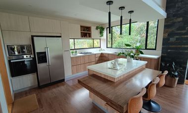 Beautiful One Level Home with Mountain Views Surrounded by Nature - Gated Community
