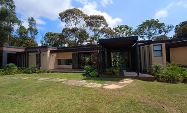 Beautiful One Level Home with Mountain Views Surrounded by Nature - Gated Community