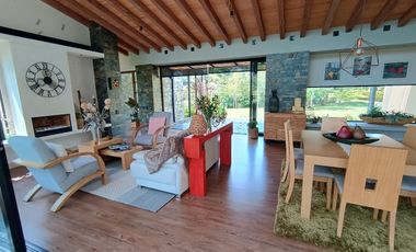 Beautiful One Level Home with Mountain Views Surrounded by Nature - Gated Community